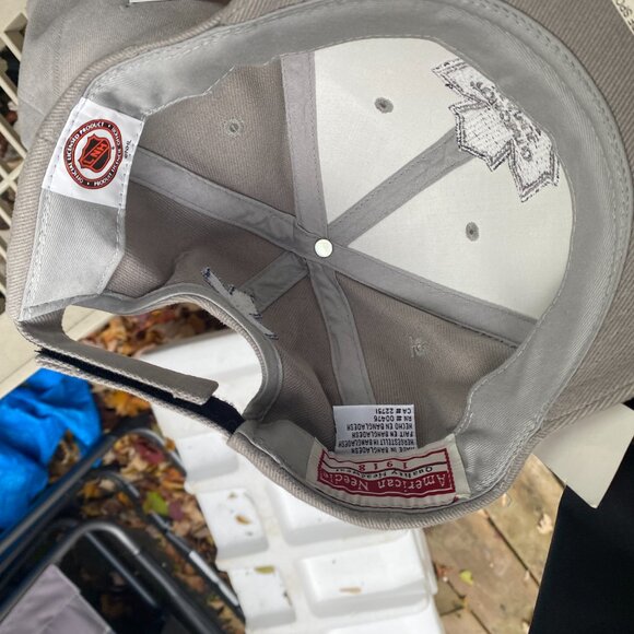 2X AUTOGRAPHED SIGNED Toronto Maple Leafs Hats BNWT Svoboda MacLean Darby Yanic - Picture 8 of 9